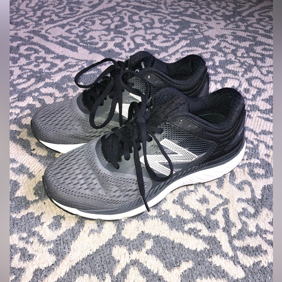 New Balance Women's 940 V4 Running Shoe - Picture 4 of 10